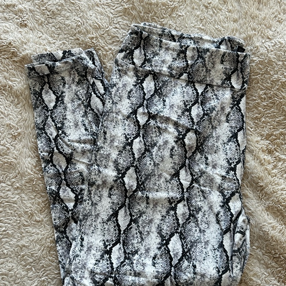 Forever 21 Snakeskin Leggings Plus Size